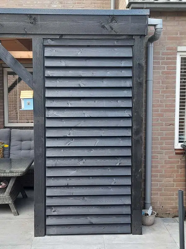 houten-lamellen-tussenscheiding-overkapping
